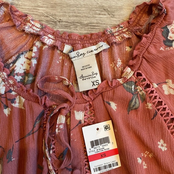 AMERICAN RAG junior lace-trimmed long sleeve top/size XS - Picture 3 of 4